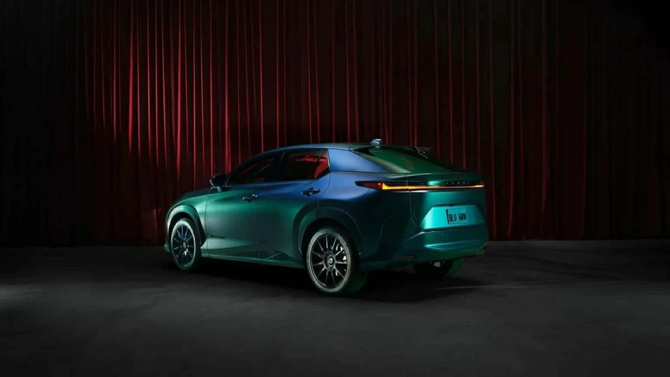 Lexus biến IS và RZ thành tác phẩm nghệ thuật, kết hợp truyện tranh, âm nhạc Lexus biến IS và RZ thành tác phẩm nghệ thuật, kết hợp truyện tranh, âm nhạc