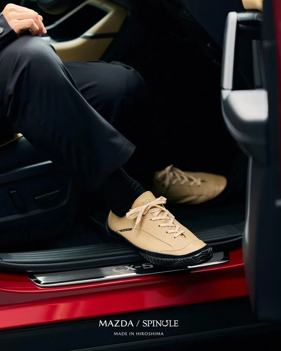 Mazda bán giày sneaker lấy cảm hứng từ nội thất ô tô, giá hơn 4 triệu đồng Mazda bán giày sneaker lấy cảm hứng từ nội thất ô tô, giá hơn 4 triệu đồng