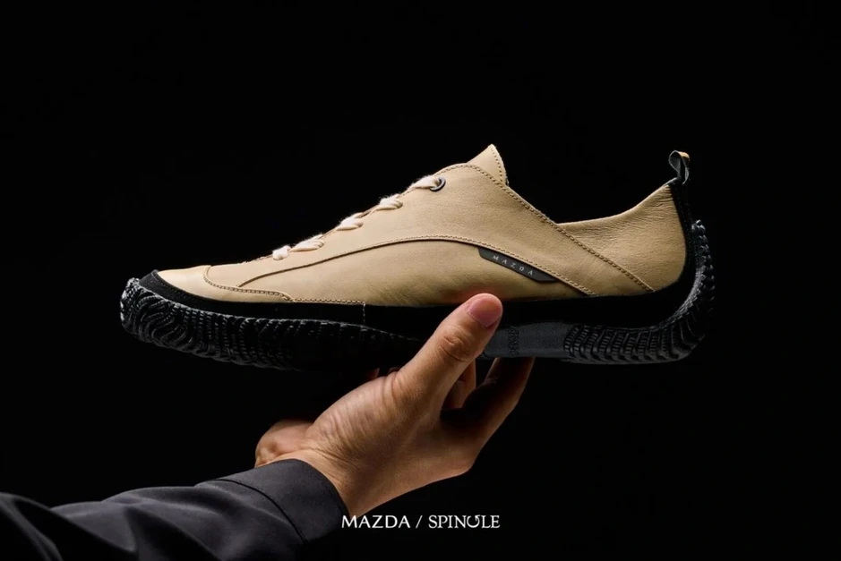 Mazda bán giày sneaker lấy cảm hứng từ nội thất ô tô, giá hơn 4 triệu đồng Mazda bán giày sneaker lấy cảm hứng từ nội thất ô tô, giá hơn 4 triệu đồng