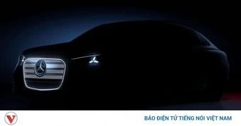 Mercedes-Benz C-Class EV 2026 lộ nội thất với màn hình Hyperscreen 39 inch