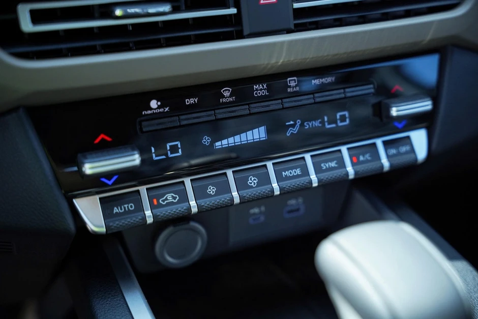 Mitsubishi Xforce 2026 ra mắt, giá từ 605 triệu đồng