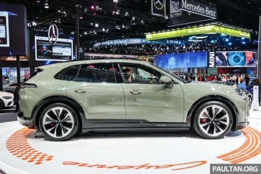 Ngắm SUV điện hiệu suất cao Porsche Cayenne Electric