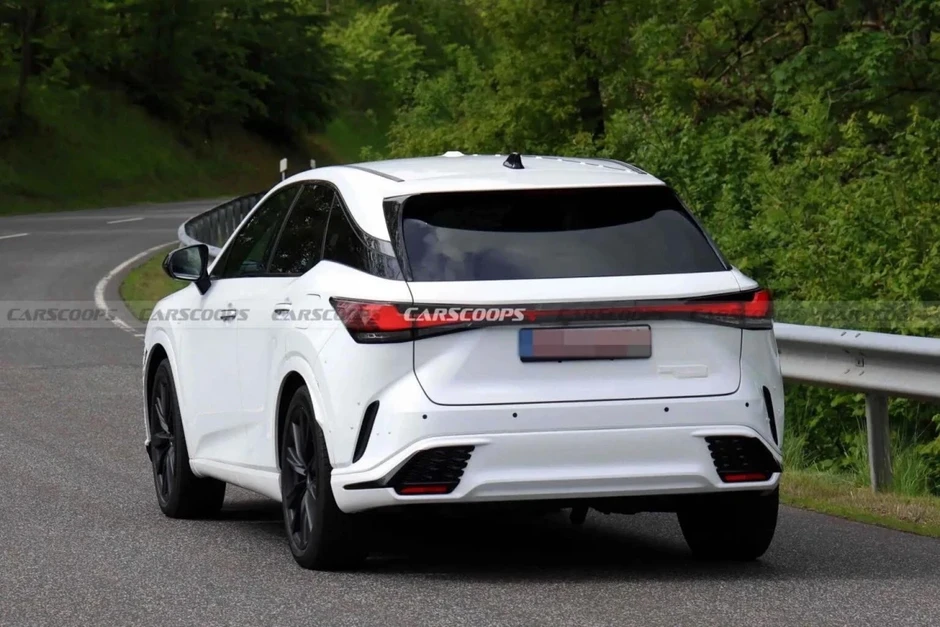 SUV hạng sang Lexus RX 2028 lộ diện trên đường thử nghiệm SUV hạng sang Lexus RX 2028 lộ diện trên đường thử nghiệm