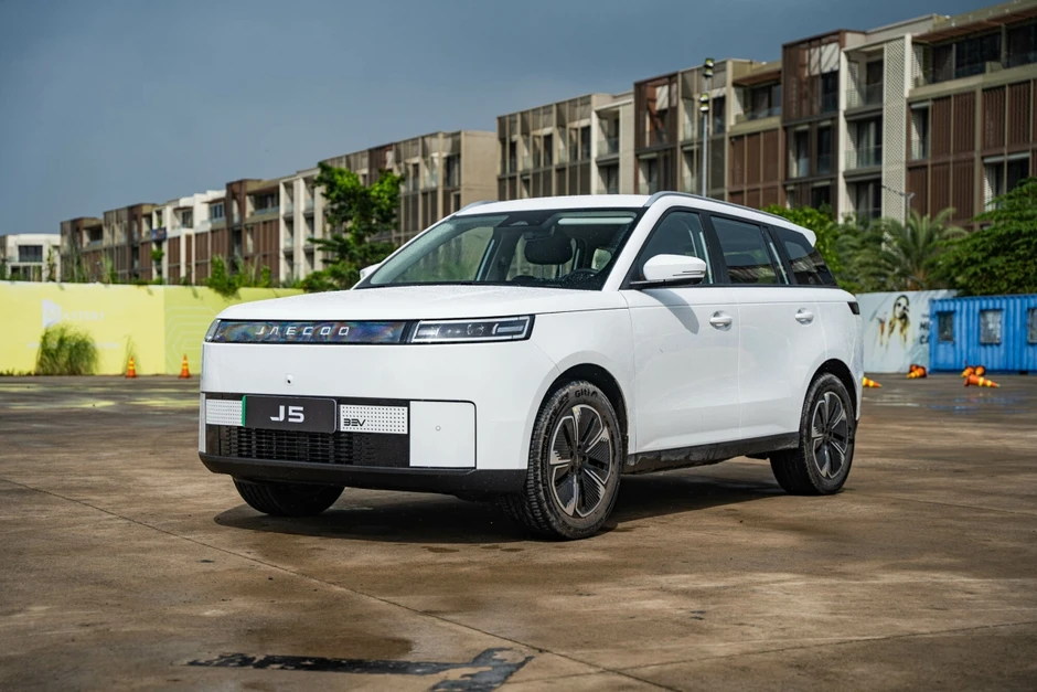Thị trường ô tô tháng 7: Bùng nổ loạt tân binh từ xe điện giá rẻ đến SUV hạng sang Thị trường ô tô tháng 7: Bùng nổ loạt tân binh từ xe điện giá rẻ đến SUV hạng sang