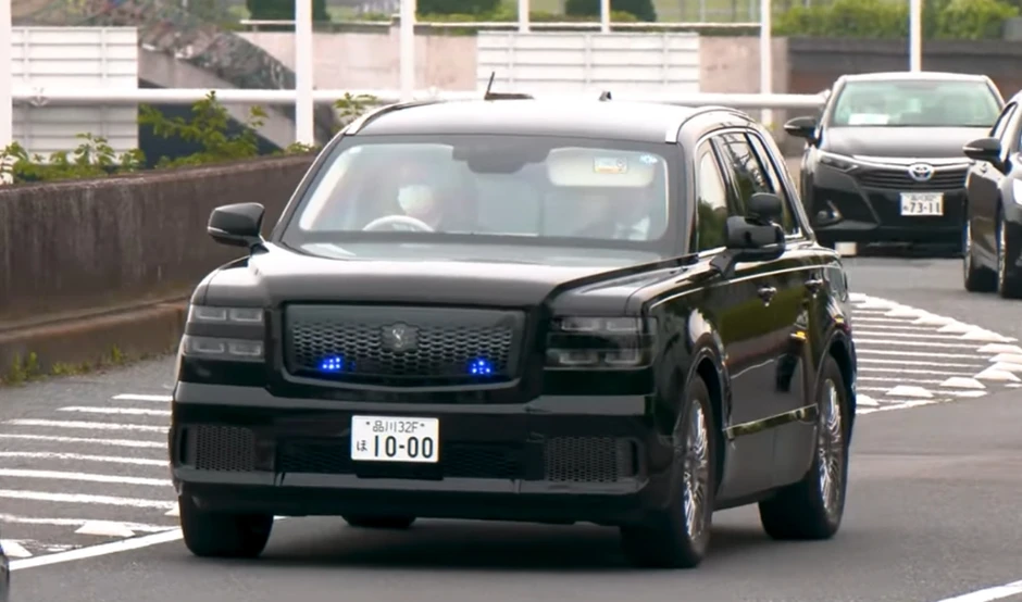 Thủ tướng Nhật Bản thay xe công vụ bằng Toyota Century SUV siêu sang Thủ tướng Nhật Bản thay xe công vụ bằng Toyota Century SUV siêu sang