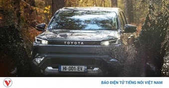 Toyota Hilux PHEV lộ diện: Vũ khí mới quyết đấu Ford Ranger và BYD Shark