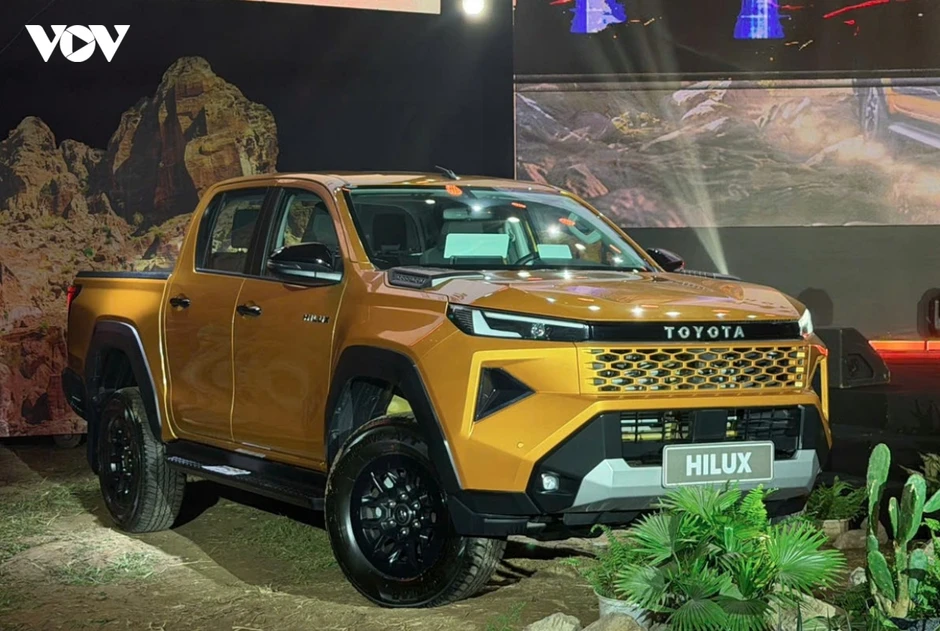 Toyota Hilux PHEV lộ diện: Vũ khí mới quyết đấu Ford Ranger và BYD Shark Toyota Hilux PHEV lộ diện: Vũ khí mới quyết đấu Ford Ranger và BYD Shark