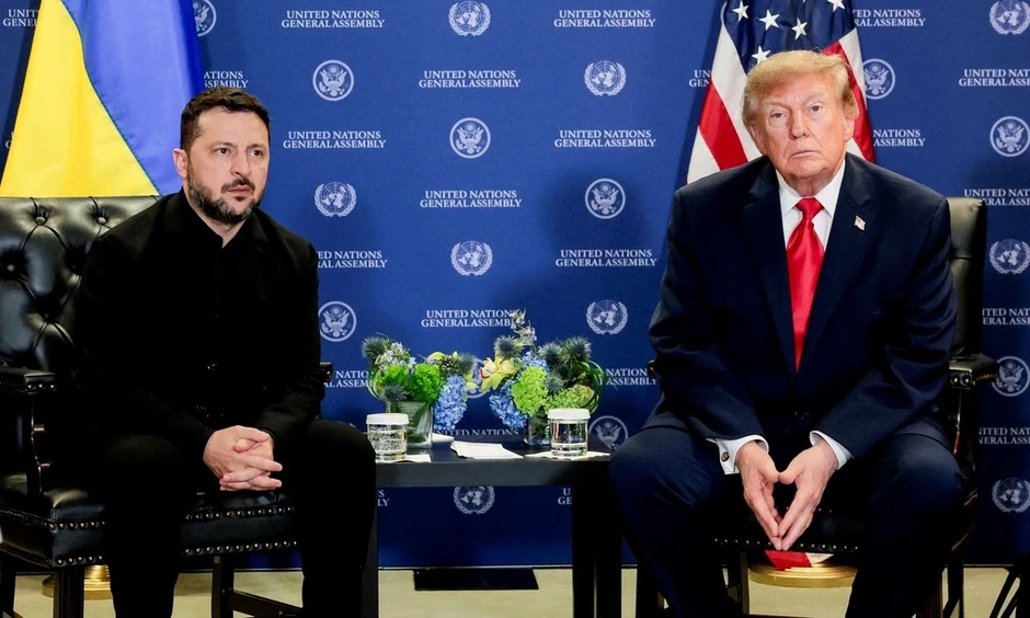 Ba tuần ông Trump quay lưng với Ukraine Ba tuần ông Trump quay lưng với Ukraine