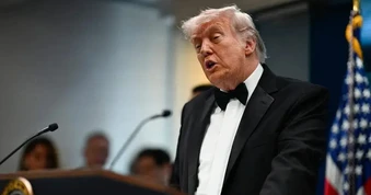 Cách Tổng thống Trump xoay chuyển tình thế sau vụ nổ súng trong dạ tiệc
