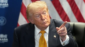 Chiến thuật 'vừa đấm vừa xoa' của ông Trump tại hội nghị NATO