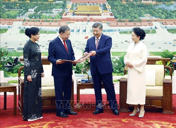 Cùng nhau vẽ nên tương lai tươi sáng hơn nữa cho quan hệ Trung - Việt Cùng nhau vẽ nên tương lai tươi sáng hơn nữa cho quan hệ Trung - Việt