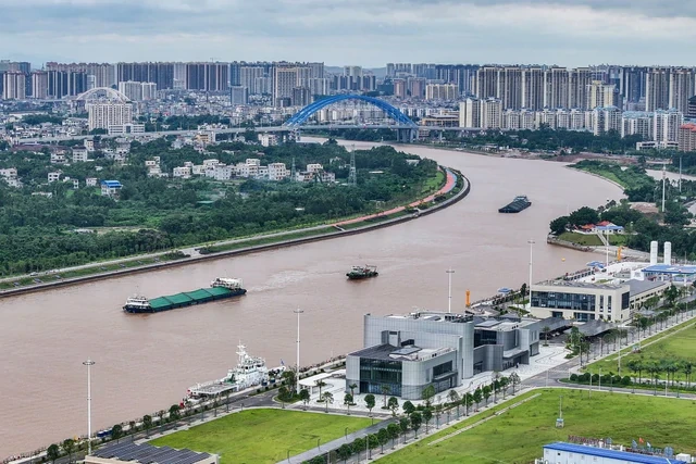 Doanh nghiệp Việt muốn đưa sản phẩm Việt "thẳng tiến" nội địa Trung Quốc: Kênh đào 10,8 tỷ USD mở đường Doanh nghiệp Việt muốn đưa sản phẩm Việt "thẳng tiến" nội địa Trung Quốc: Kênh đào 10,8 tỷ USD mở đường