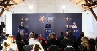 EU níu giữ để 'chữa cháy'