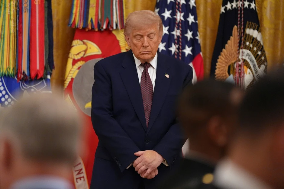 Iran kiểm soát eo biển Hormuz, Tổng thống Trump đối mặt thách thức lớn