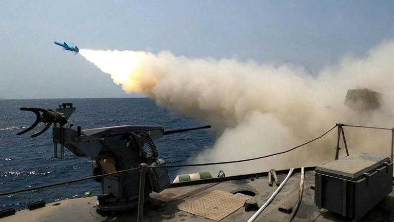 Mỹ dàn trận quanh Iran: Kịch bản đánh bộ lộ diện, USS Tripoli sẵn sàng khai hỏa Mỹ dàn trận quanh Iran: Kịch bản đánh bộ lộ diện, USS Tripoli sẵn sàng khai hỏa