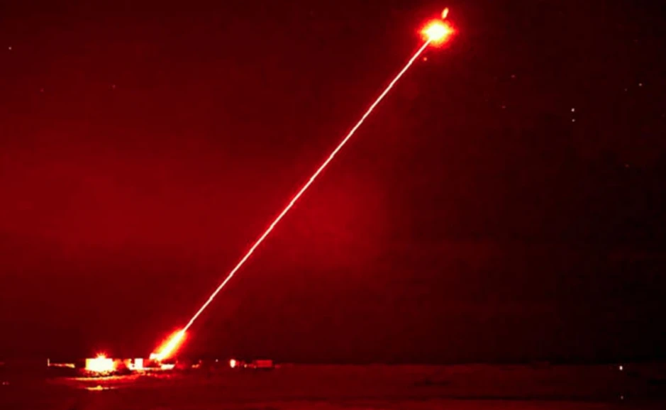 Mỹ đưa vũ khí laser tới Hormuz, mở màn cuộc săn UAV và tên lửa