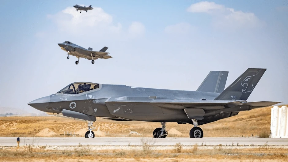 Mỹ - Israel phá hủy hàng loạt chiến đấu cơ và tên lửa phòng không Iran: Hủy diệt ngay từ phút đầu, Iran bất lực