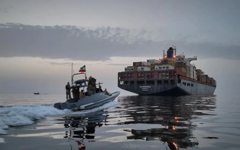 Mỹ phong tỏa hải quân khiến Iran thất thu 5 tỉ USD tại eo biển Hormuz Mỹ phong tỏa hải quân khiến Iran thất thu 5 tỉ USD tại eo biển Hormuz