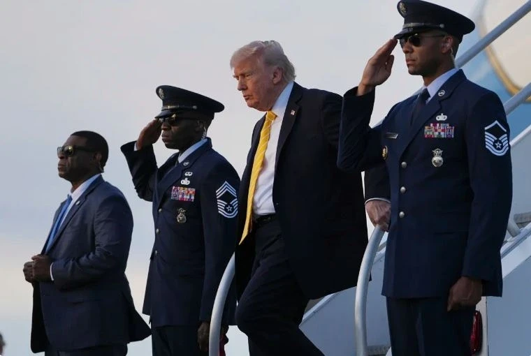 Ông Donald Trump “lách” quy định về quyền hạn chiến tranh Ông Donald Trump “lách” quy định về quyền hạn chiến tranh