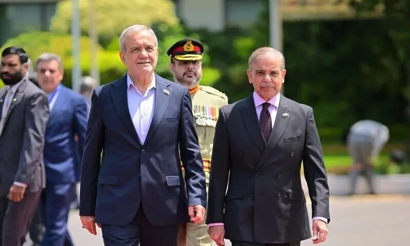 Pakistan bất ngờ nổi lên như “đầu mối” liên lạc giữa Mỹ và Iran Pakistan bất ngờ nổi lên như “đầu mối” liên lạc giữa Mỹ và Iran