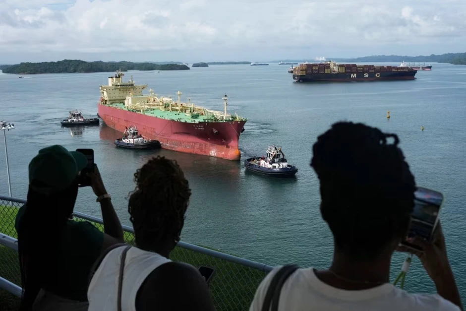 Tàu hàng đấu giá triệu USD để giành suất qua Kênh đào Panama Tàu hàng đấu giá triệu USD để giành suất qua Kênh đào Panama