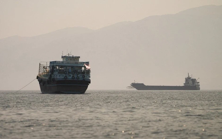 Vì sao không dễ khôi phục lưu thông qua eo biển Hormuz? Vì sao không dễ khôi phục lưu thông qua eo biển Hormuz?