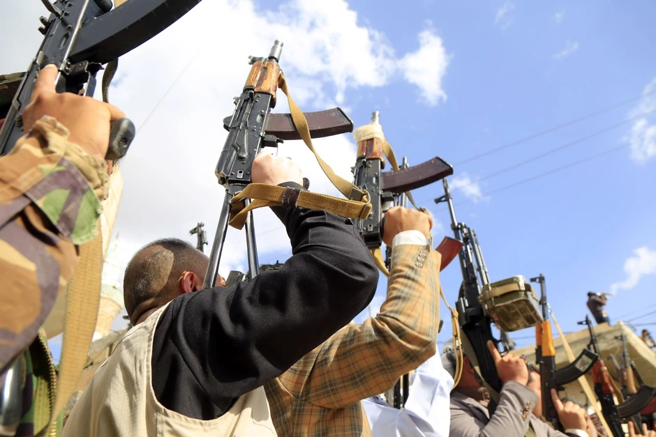 Vì sao lực lượng Houthi ở Yemen bất ngờ đứng ngoài cuộc xung đột Israel - Mỹ với Iran? Vì sao lực lượng Houthi ở Yemen bất ngờ đứng ngoài cuộc xung đột Israel - Mỹ với Iran?