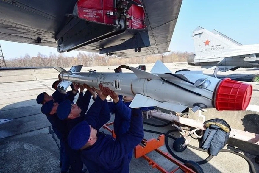 Vì sao tiêm kích MiG-31 của Nga cực mạnh nhưng Ấn Độ vẫn "lắc đầu" - Ukraine nếm trái đắng, bó tay trước loạt tên lửa Kinzhal từ MiG-31 Vì sao tiêm kích MiG-31 của Nga cực mạnh nhưng Ấn Độ vẫn "lắc đầu" - Ukraine nếm trái đắng, bó tay trước loạt tên lửa Kinzhal từ MiG-31