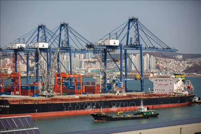 Xung đột địa chính trị thử thách sức bền kinh tế toàn cầu
