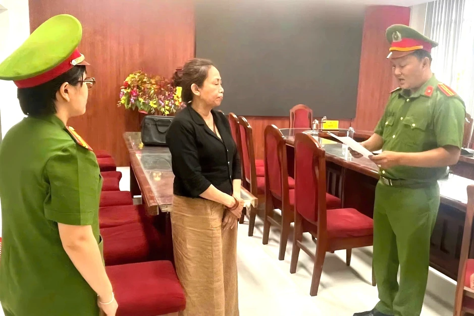 “Nổ” có nguồn đất tái định cư giá rẻ, người phụ nữ chiếm đoạt 7,7 tỷ đồng “Nổ” có nguồn đất tái định cư giá rẻ, người phụ nữ chiếm đoạt 7,7 tỷ đồng