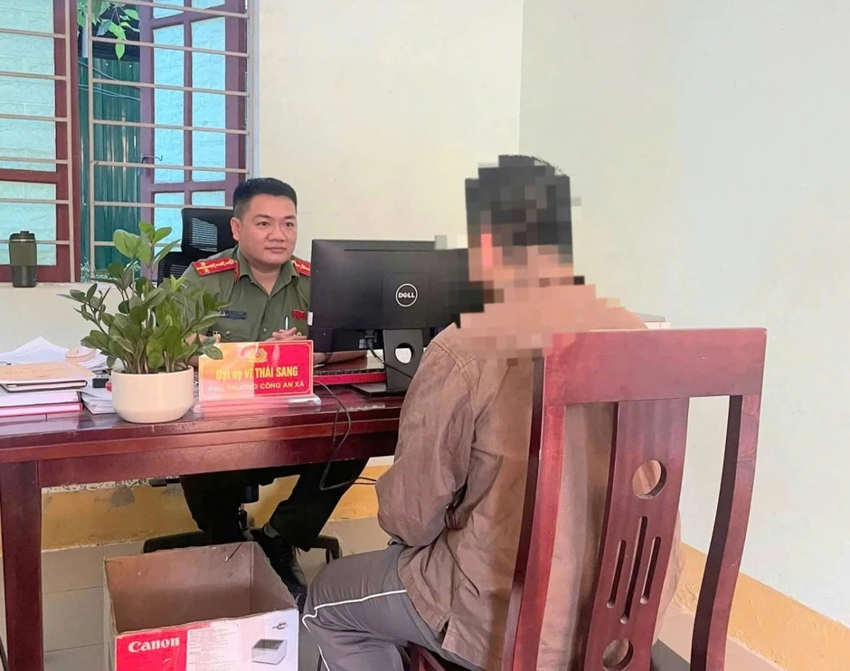 "Báo chốt" trên mạng xã hội, người đàn ông bị xử phạt 7,5 triệu đồng "Báo chốt" trên mạng xã hội, người đàn ông bị xử phạt 7,5 triệu đồng