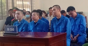 "Đòi công bằng" cho bạn gái, nhóm thanh niên lãnh án tù