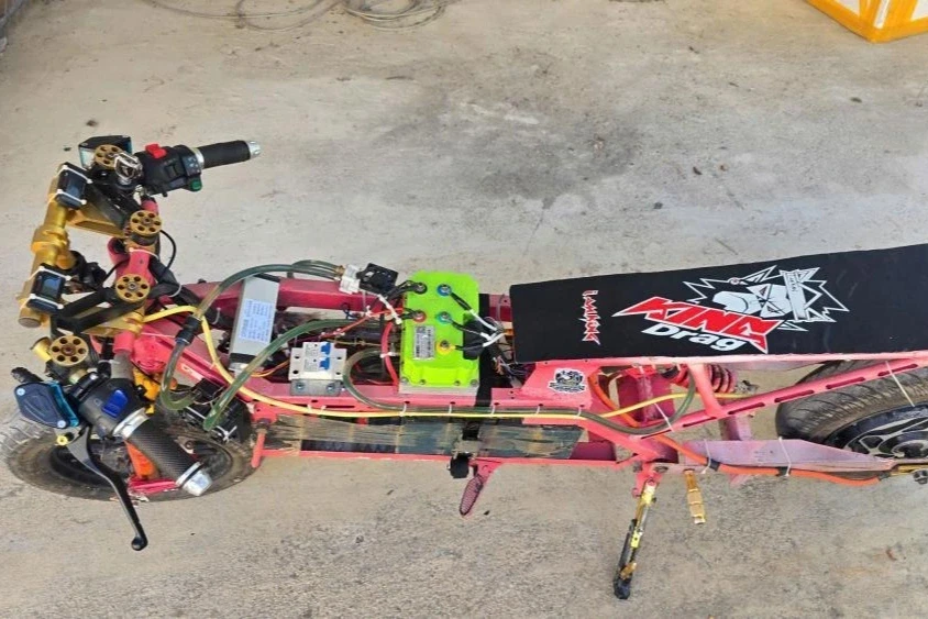 "Siêu xe điện" đạt tốc độ 100km/h của nam sinh lớp 9 sẽ bị xử lý thế nào? "Siêu xe điện" đạt tốc độ 100km/h của nam sinh lớp 9 sẽ bị xử lý thế nào?