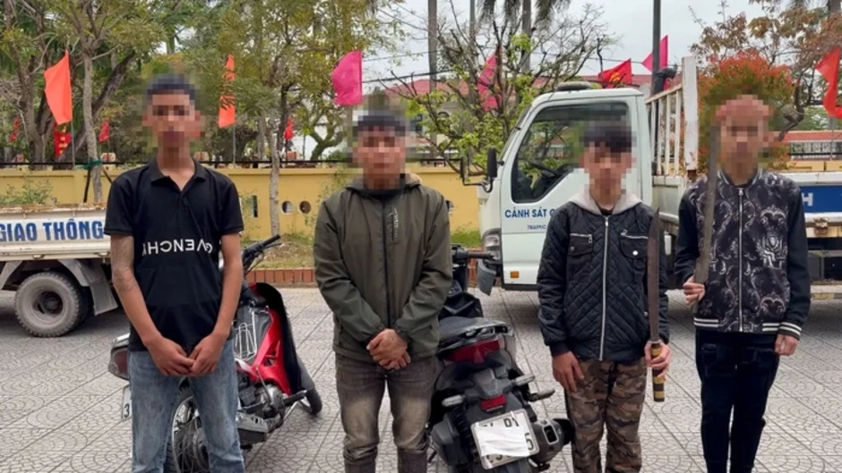 "Sống ảo" quá đà, nhóm thanh thiếu niên bị công an mời làm việc "Sống ảo" quá đà, nhóm thanh thiếu niên bị công an mời làm việc