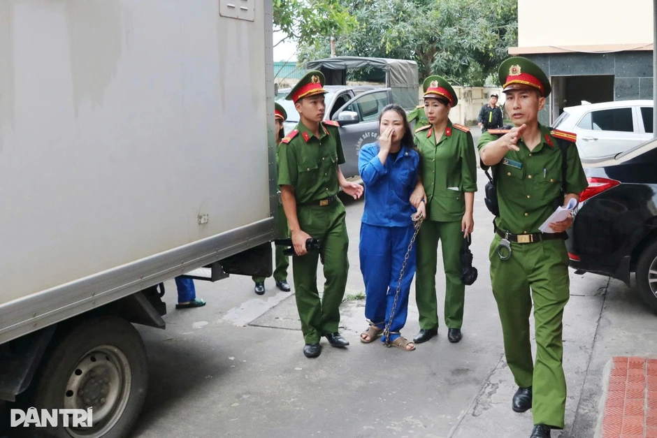 "Trùm" ma túy Bùi Đình Khánh được dẫn giải tới tòa