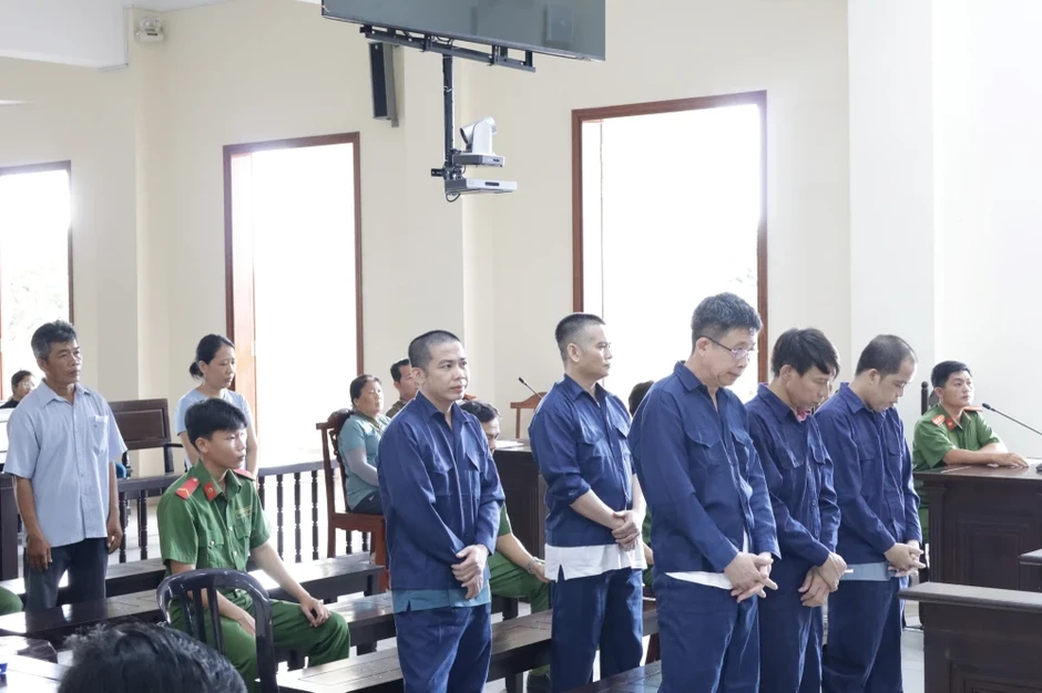 1 cựu công chứng viên bị truy tố trong vụ lừa đảo bán đất bằng sổ hồng giả 1 cựu công chứng viên bị truy tố trong vụ lừa đảo bán đất bằng sổ hồng giả