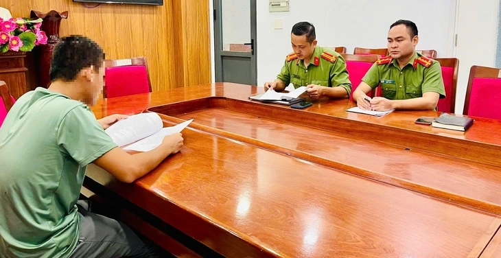1 hộ kinh doanh bị phạt 137,5 triệu đồng vì quẹt thẻ khống qua máy POS