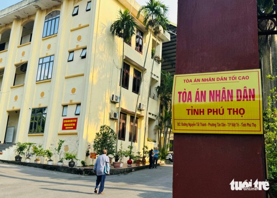 11 anh em ruột tiếp tục dắt nhau ra tòa tranh chấp mảnh đất 1.213m² cha mẹ để lại