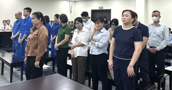 11 cựu cán bộ "chạy" giấy phép cho 686 phòng khám, hiệu thuốc hầu tòa