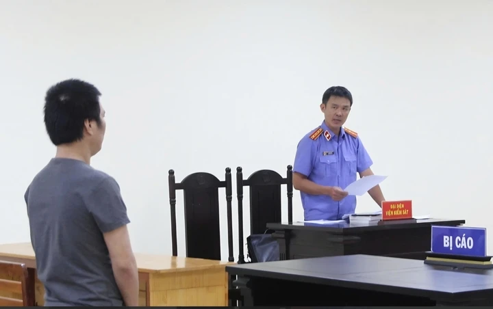 13 năm tù cho kẻ châm lửa đốt nhà, ép con gái chết chung ở Đắk Lắk 13 năm tù cho kẻ châm lửa đốt nhà, ép con gái chết chung ở Đắk Lắk