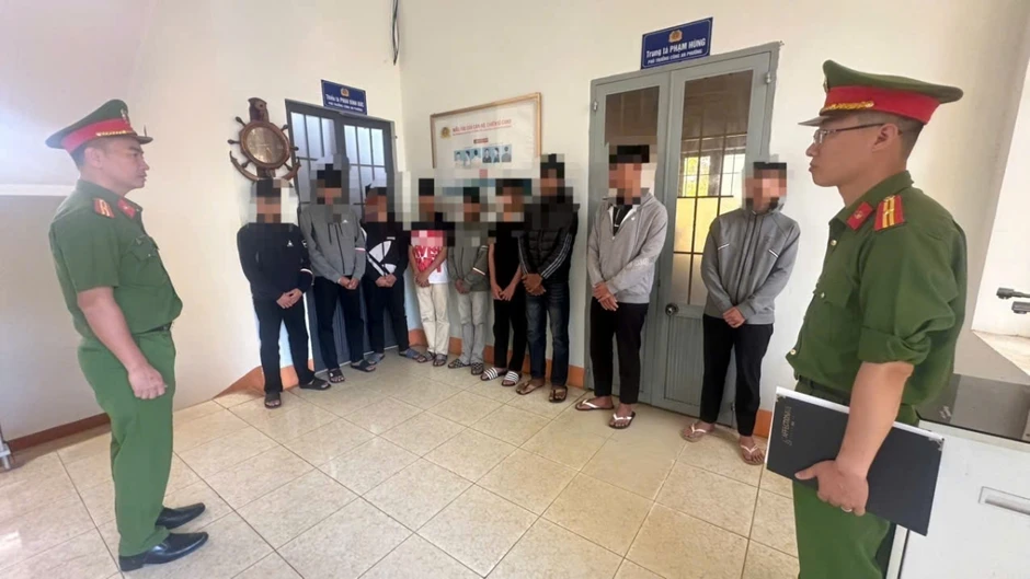 15 học sinh cấp 2 hẹn đánh nhau vì mâu thuẫn trên TikTok 15 học sinh cấp 2 hẹn đánh nhau vì mâu thuẫn trên TikTok