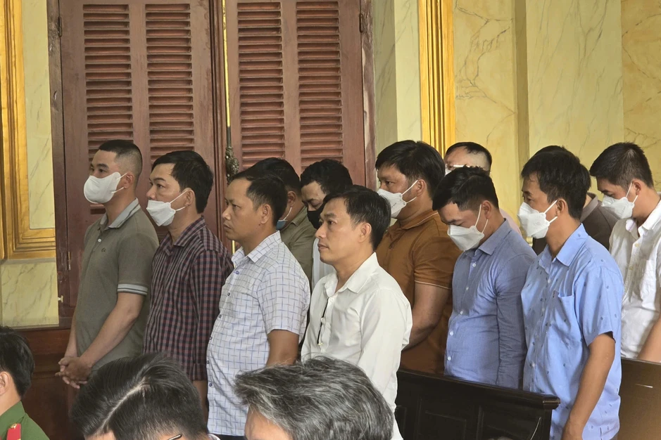 17 bị cáo “giải cứu” người nghiện bằng hồ sơ cư trú giả