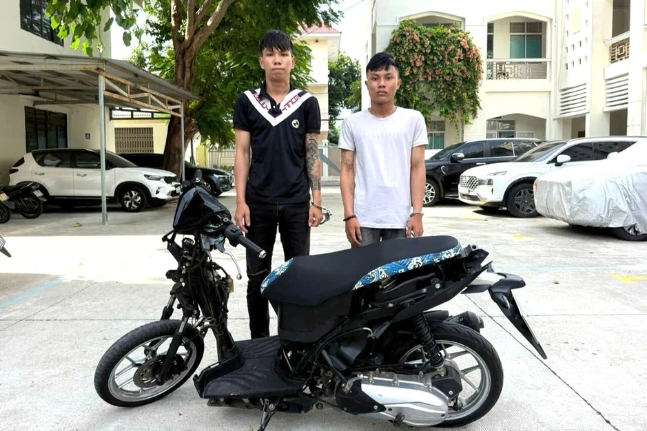 2 kẻ mang tiền án tiếp tục 10 lần phá kính ô tô để trộm tài sản 2 kẻ mang tiền án tiếp tục 10 lần phá kính ô tô để trộm tài sản