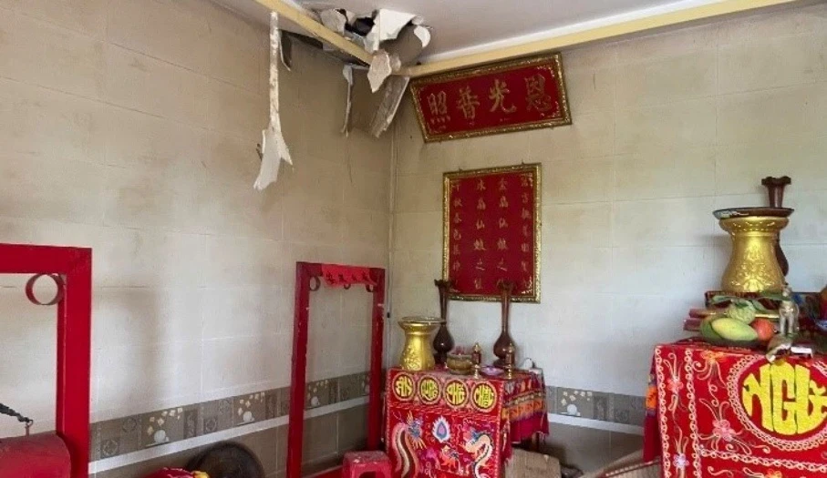 2 thanh niên đột nhập vào miếu lấy trộm đồ thờ cúng mang đi bán 2 thanh niên đột nhập vào miếu lấy trộm đồ thờ cúng mang đi bán