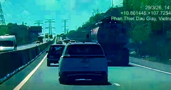 24h xử phạt 17 lái xe không bật đèn xi-nhan khi chuyển làn trên cao tốc