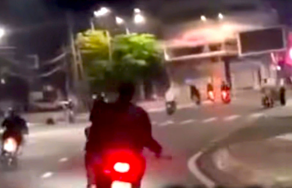 29 đối tượng mang phóng lợn, ná cao su truy đuổi nhau gây náo loạn Gia Lai 29 đối tượng mang phóng lợn, ná cao su truy đuổi nhau gây náo loạn Gia Lai