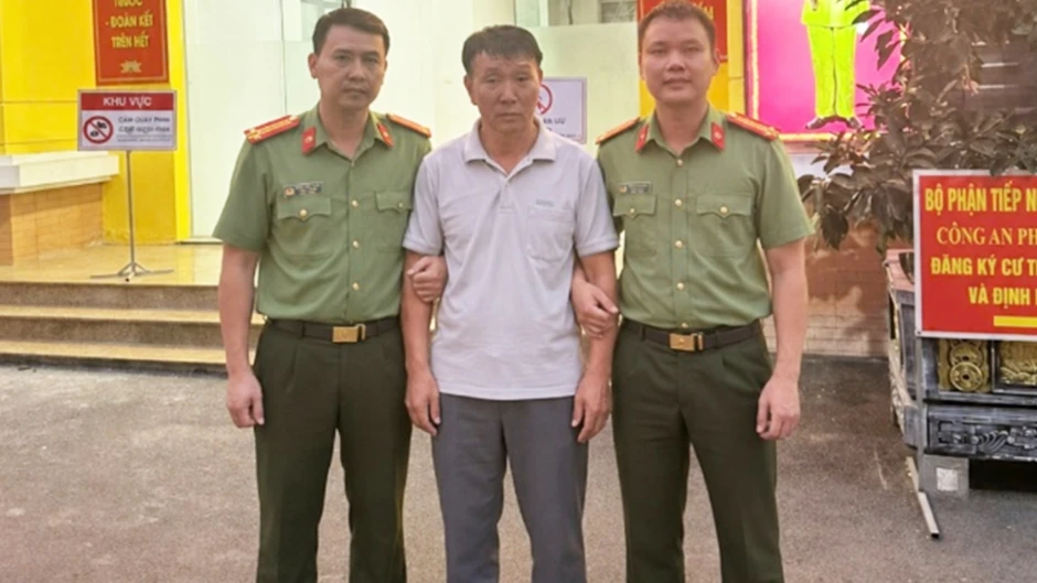 3 đối tượng Hàn Quốc bị Interpol truy nã sa lưới tại Hà Nội 3 đối tượng Hàn Quốc bị Interpol truy nã sa lưới tại Hà Nội