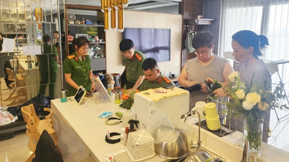 3 đối tượng Hàn Quốc bị Interpol truy nã sa lưới tại Hà Nội 3 đối tượng Hàn Quốc bị Interpol truy nã sa lưới tại Hà Nội
