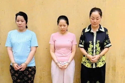 3 tiệm vàng lớn ở TPHCM liên quan đường dây buôn lậu kim cương như thế nào? 3 tiệm vàng lớn ở TPHCM liên quan đường dây buôn lậu kim cương như thế nào?