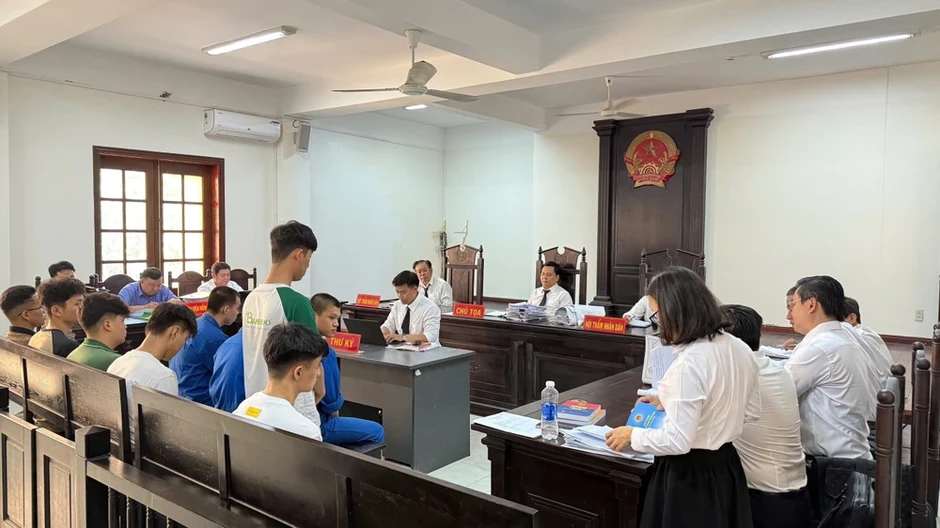 4 bị can bị tòa tuyên hạn chế đi lại trong vòng 6 tháng 4 bị can bị tòa tuyên hạn chế đi lại trong vòng 6 tháng